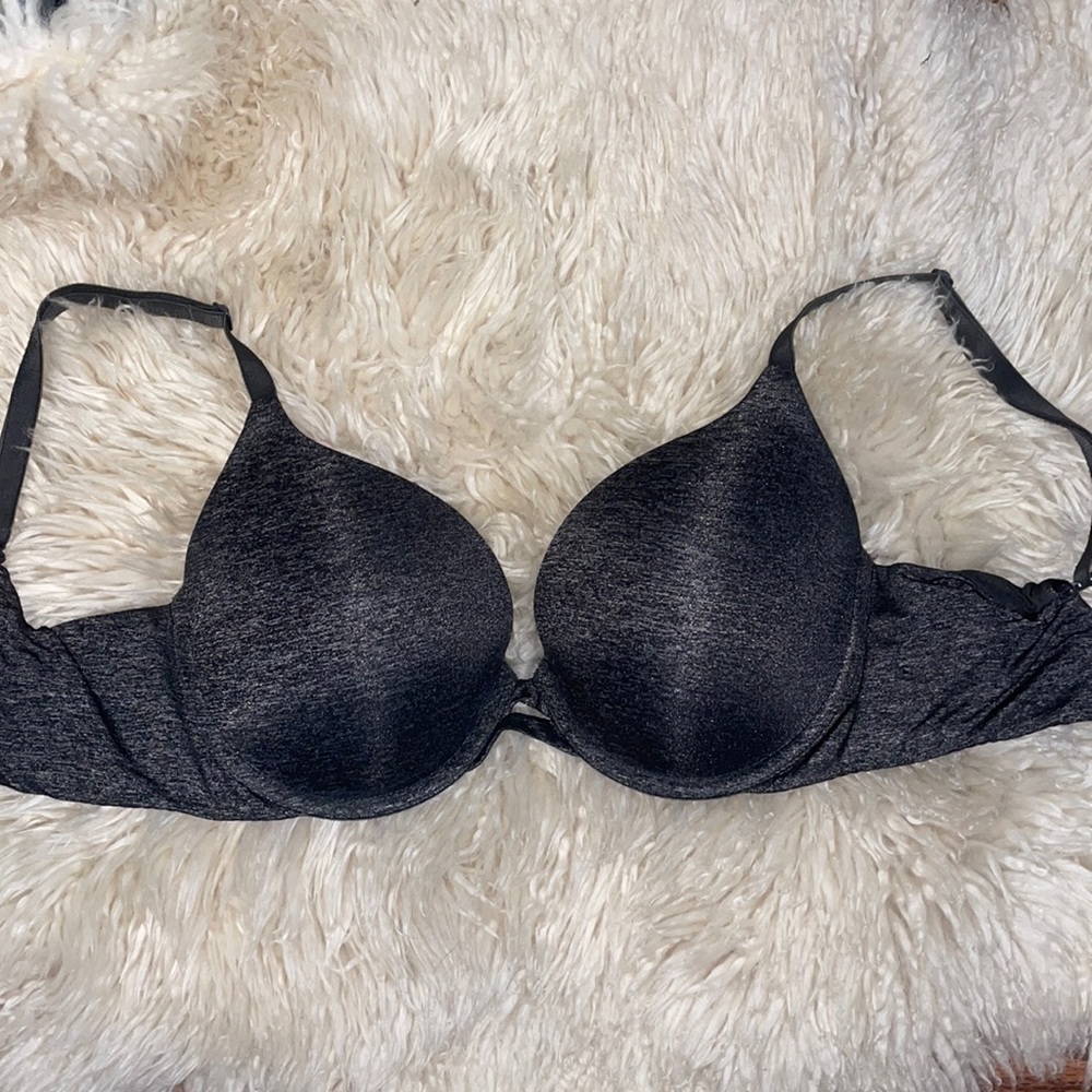 Victoria’s Secret 32DD push-up bra